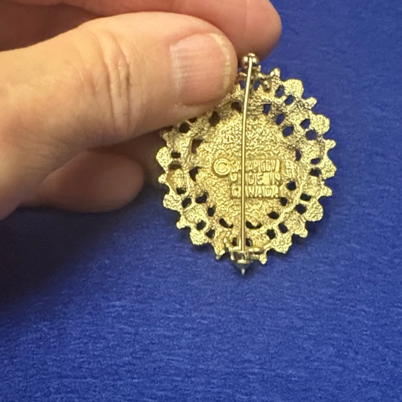 Ornate Vintage Sarah Cov Gold and Orange Floral Brooch - Picture 6 of 7